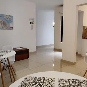 Lovely 4 Bedroom, 3 Bathroom, Maisonette With Terraces. Affittacamere